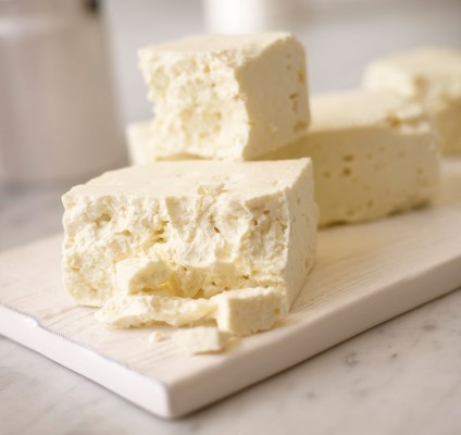 https://weborders.pizzanova.com/PNStatic/web/images/ingredients/feta-cheese.jpg