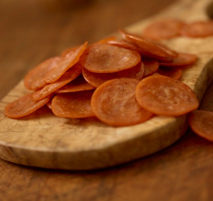 https://weborders.pizzanova.com/PNStatic/web/images/ingredients/pepperoni.jpg